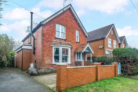 3 bedroom detached house to rent, School Road, Haslemere