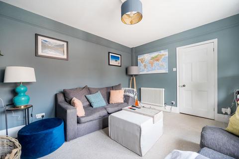 3 bedroom detached house to rent, School Road, Haslemere