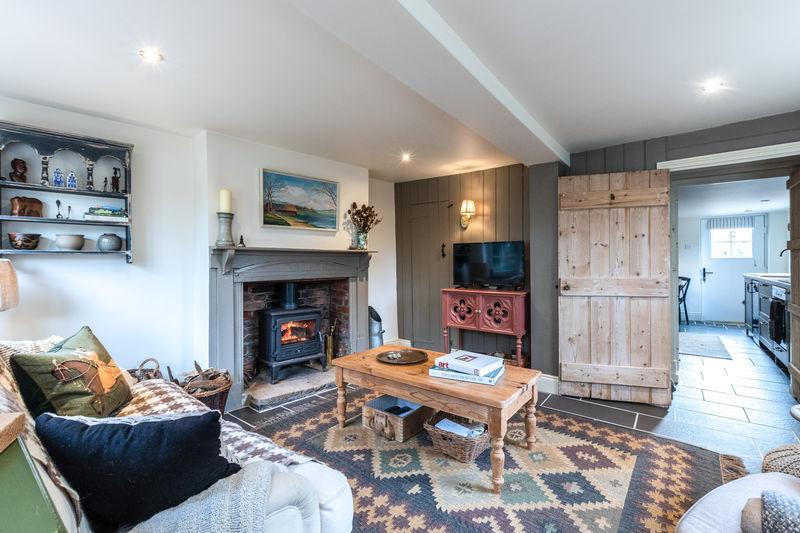 Sitting room to...