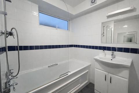 3 bedroom apartment to rent, Kintyre Close, London