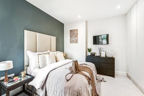 3 bedroom apartment to rent, Hamlet Gardens, King Street, W6