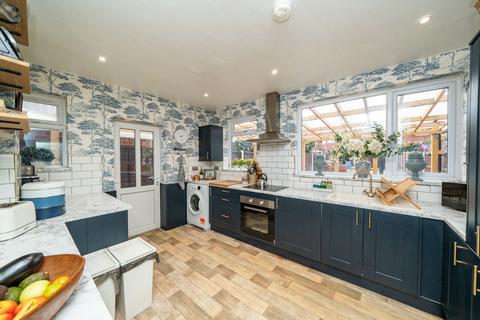 2 bedroom semi-detached house for sale, Moss Grove, Kingswinford DY6