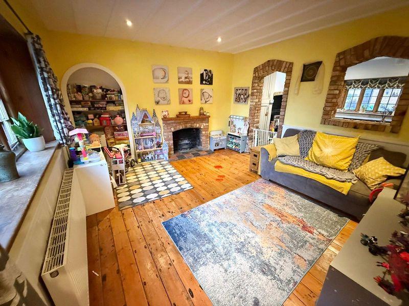 Living Room/Play...