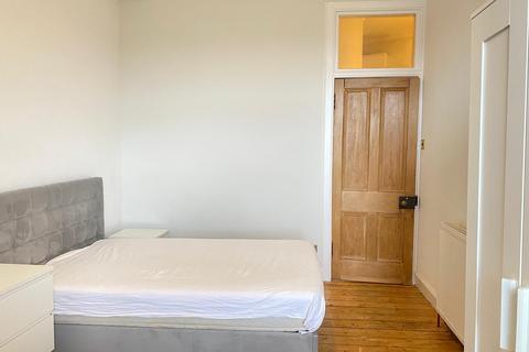 2 bedroom flat to rent, Bowhill Terrace, Edinburgh, EH3
