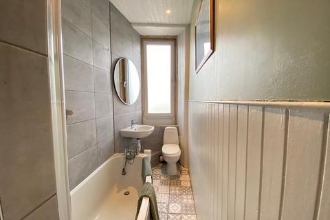 2 bedroom flat to rent, Bowhill Terrace, Edinburgh, EH3