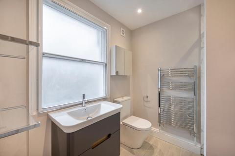 3 bedroom house to rent, Waterford Road, London