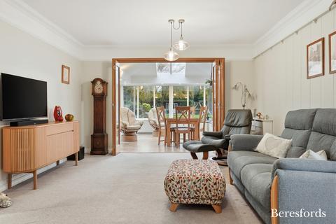 3 bedroom detached house for sale, London Road, Rawreth, SS11