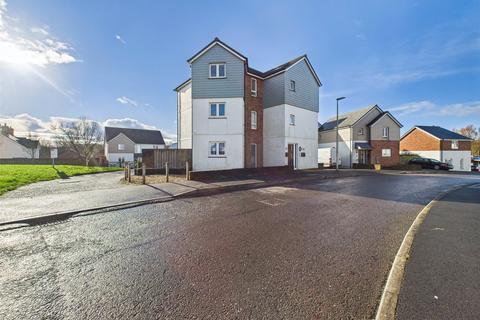 2 bedroom flat for sale, Brooks Avenue, Holsworthy, Devon