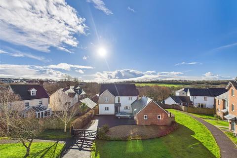 2 bedroom flat for sale, Brooks Avenue, Holsworthy, Devon