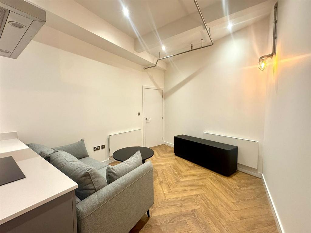 Lounge pic 3.jpeg