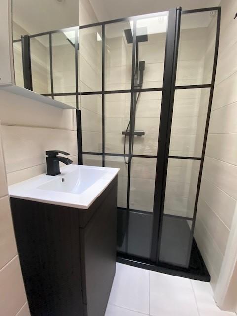 En-suite shower