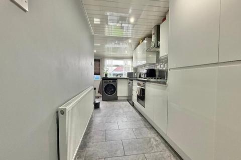 2 bedroom semi-detached house for sale, Crockford Road, West Bromwich, West Midlands, B71 2ES