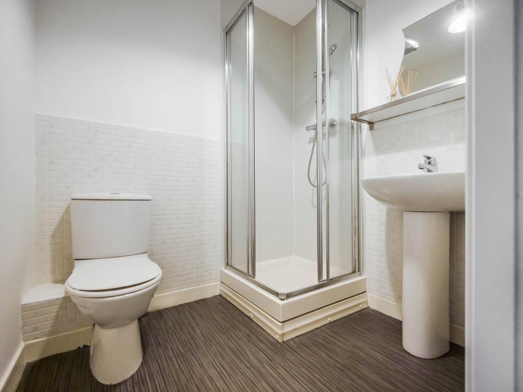 En-suite Shower
