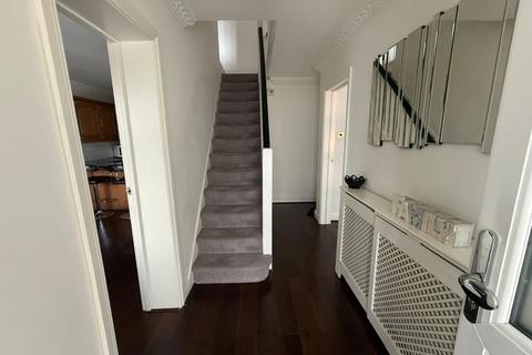 4 bedroom end of terrace house to rent, Hounslow