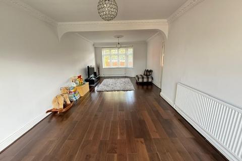 4 bedroom end of terrace house to rent, Hounslow