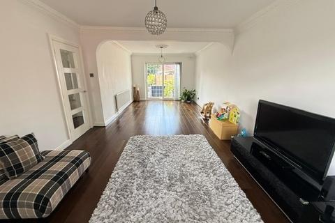 4 bedroom end of terrace house to rent, Hounslow