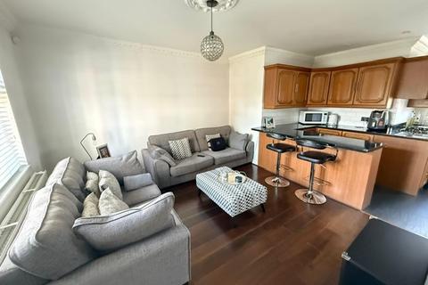4 bedroom end of terrace house to rent, Hounslow