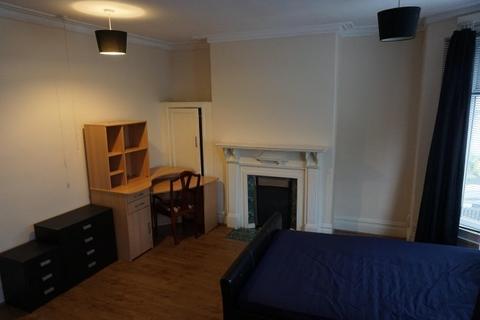 3 bedroom house share to rent, Lothian Road