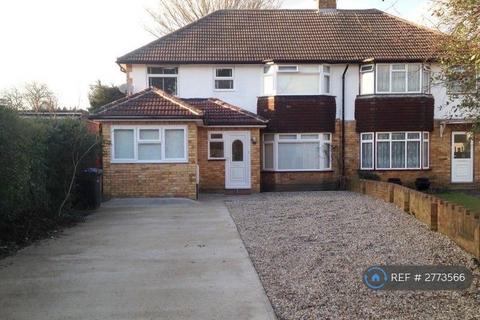 1 bedroom in a house share to rent, Inglehurst, New Haw, Addlestone, KT15