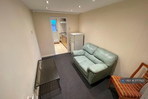 2 bedroom maisonette to rent, Osborne Road South, Southampton, SO17