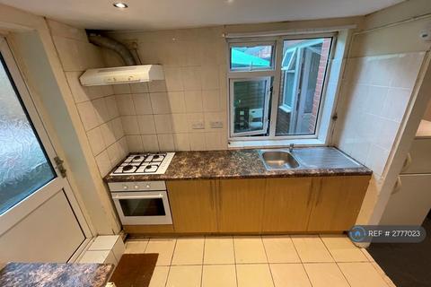2 bedroom maisonette to rent, Osborne Road South, Southampton, SO17