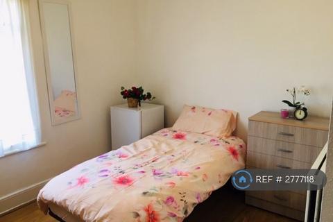 1 bedroom in a house share to rent, Hornsey Park Road, London, N8