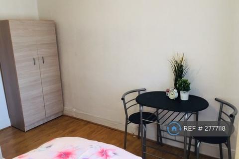 1 bedroom in a house share to rent, Hornsey Park Road, London, N8