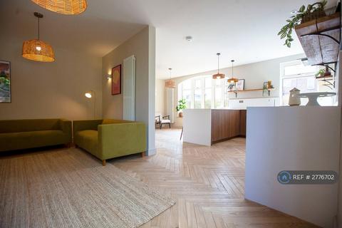10 bedroom semi-detached house to rent, Wellington Road, Fallowfield, Manchester, M14