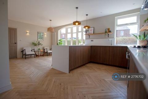 10 bedroom semi-detached house to rent, Wellington Road, Fallowfield, Manchester, M14