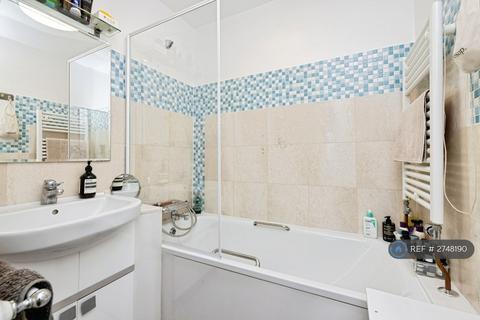 3 bedroom flat to rent, Ward Point, London, SE11