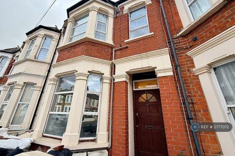 2 bedroom maisonette to rent, Cobbold Road, London, NW10