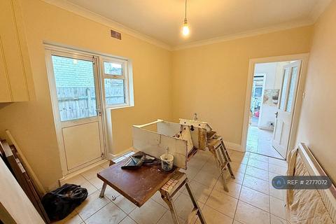 2 bedroom maisonette to rent, Cobbold Road, London, NW10