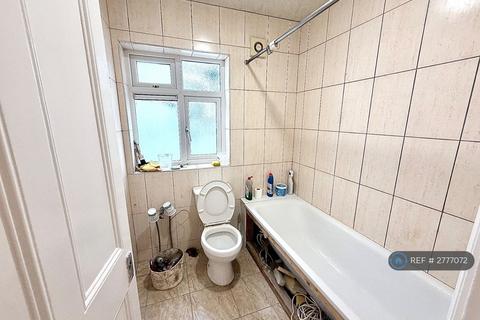 2 bedroom maisonette to rent, Cobbold Road, London, NW10