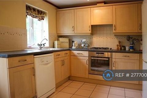 3 bedroom semi-detached house to rent, Arklay Close, Uxbridge, UB8