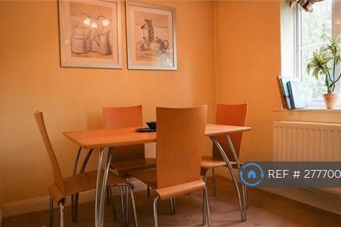 3 bedroom semi-detached house to rent, Arklay Close, Uxbridge, UB8