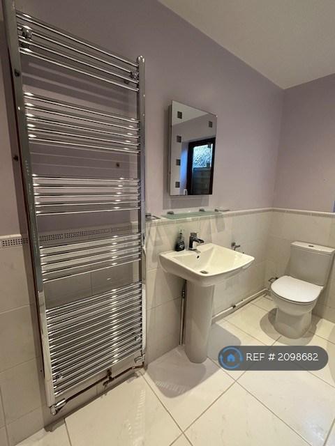 Main Bathroom - Shower
