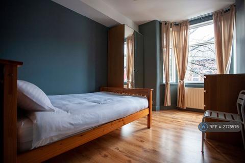 9 bedroom terraced house to rent, Cawdor Road, Manchester, M14
