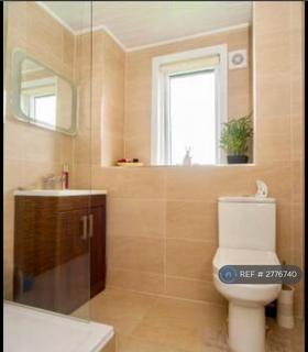 2 bedroom flat to rent, Chisholm Place, Grangemouth, FK3