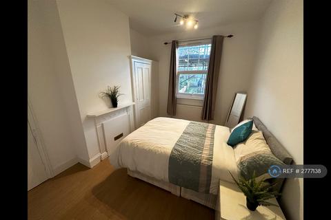 2 bedroom flat to rent, Cranes Park Avenue, Surbiton, KT5