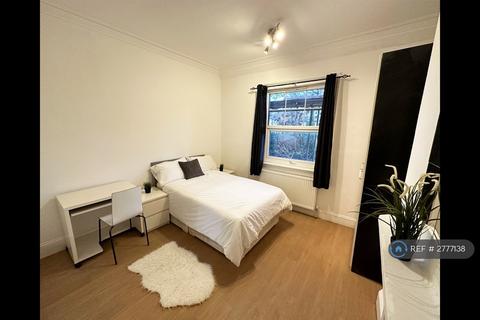 2 bedroom flat to rent, Cranes Park Avenue, Surbiton, KT5