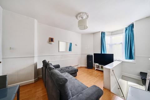 undefined, St. Georges Parade, Perry Hill, London