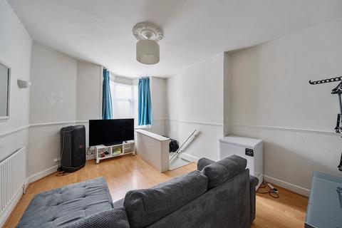 undefined, St. Georges Parade, Perry Hill, London