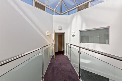 2 bedroom flat for sale, High Street, Berkhamsted