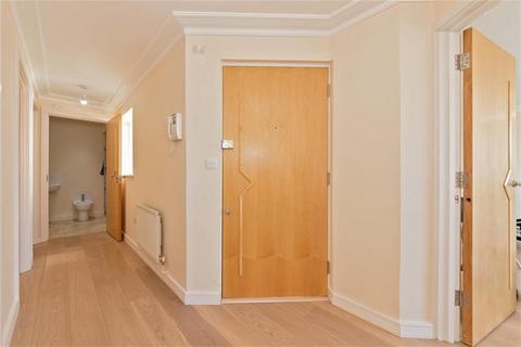 2 bedroom flat for sale, High Street, Berkhamsted