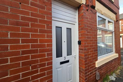 3 bedroom terraced house to rent, Hadley Street, Salford