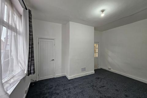 3 bedroom terraced house to rent, Hadley Street, Salford