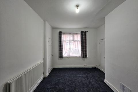 3 bedroom terraced house to rent, Hadley Street, Salford