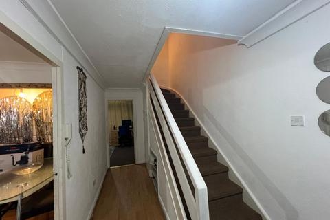 3 bedroom apartment to rent, Flat c,  Pollokshaws Road, Glasgow