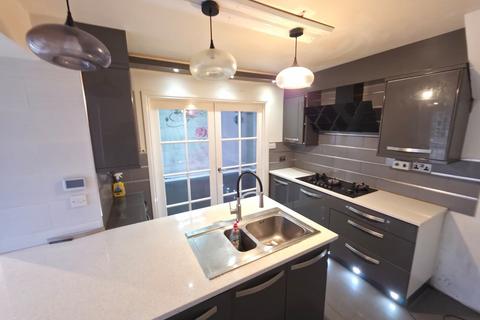 4 bedroom terraced house for sale, Yeomen Way, Ilford