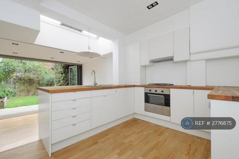3 bedroom terraced house to rent, Mellitus Street, London, W12
